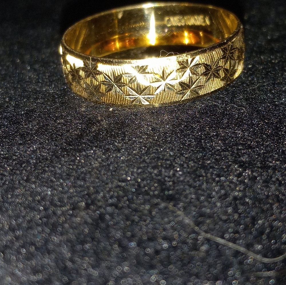 Solid gold ring 10k 2.26 g